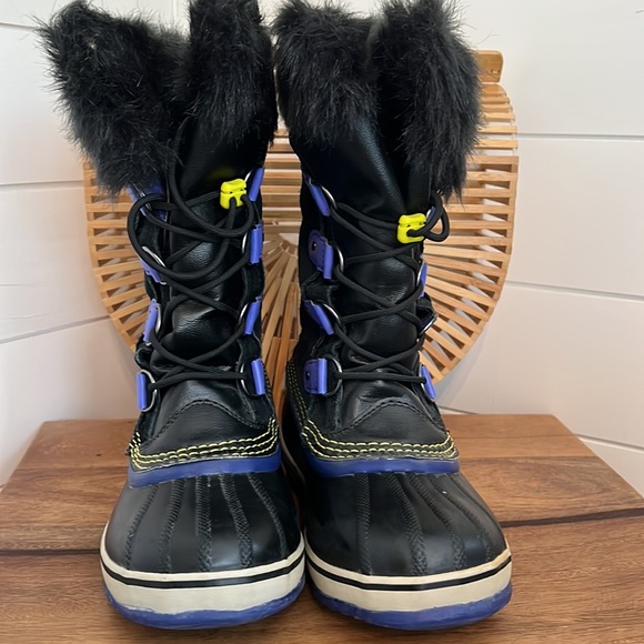 Sorel girls Joan of arctic water proof boot - Picture 3 of 17